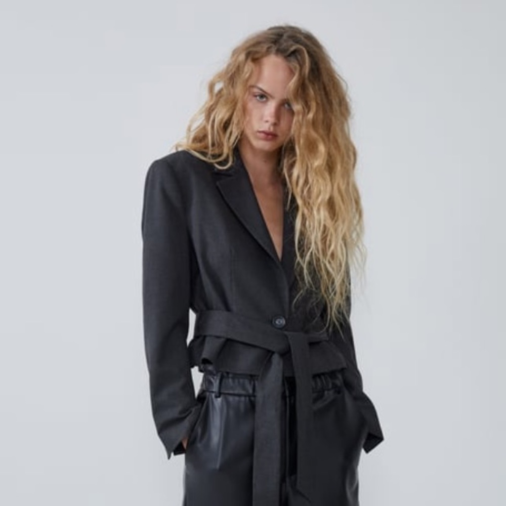 BELTED BLAZER WITH SHOULDER PADS